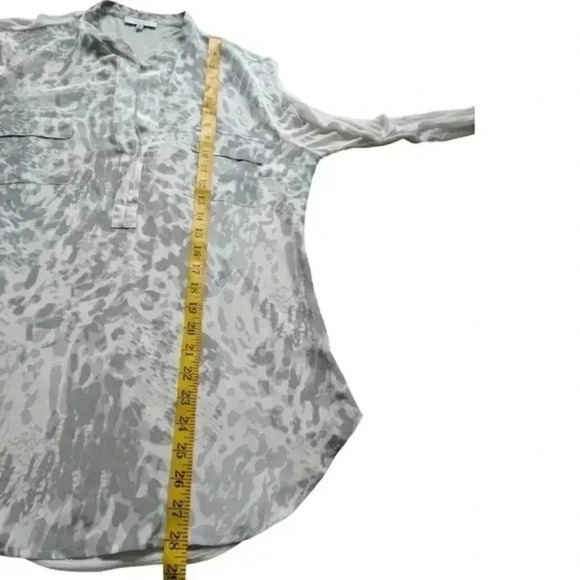 Aritzia Babaton Julien Blouse Popover Top Silk Front Rayon Back Grey White Women - Picture 12 of 12